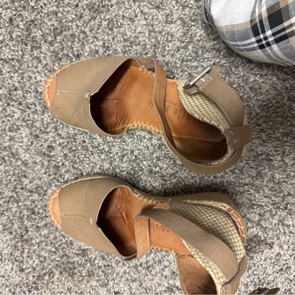 Gentle Souls taupe wedge espadrilles size 6. - Picture 7 of 7